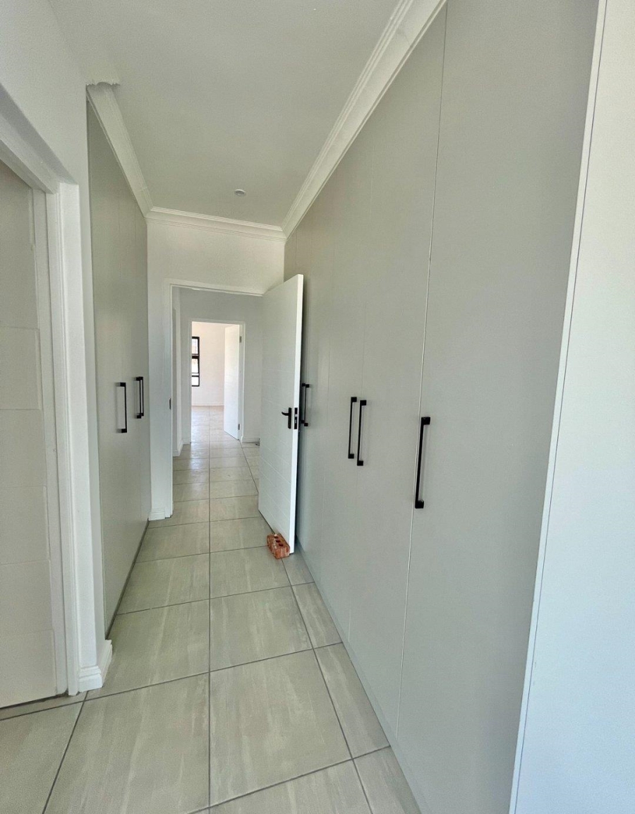 5 Bedroom Property for Sale in Wavecrest Eastern Cape